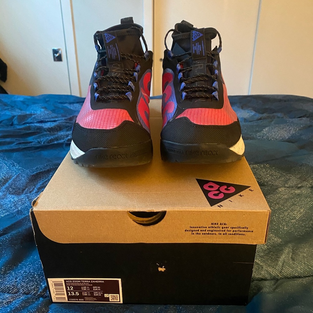 NIKE ACG SNEAKS